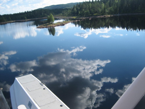 glassy-water-illusion